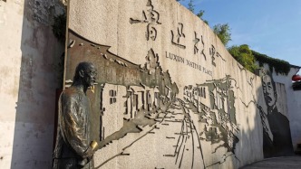 “魯迅抽煙墻畫”投訴人貼出景區(qū)回復(fù)：禁煙標(biāo)識(shí)已覆蓋景區(qū)