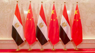 習近平會見埃及總理馬德布利