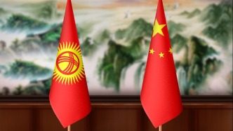 吉爾吉斯斯坦總統(tǒng)扎帕羅夫乘機抵達天津，出席2025年上合組織峰會