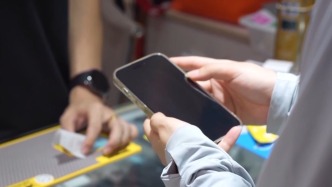 “防蓝光”手机膜真有效吗？记者调查揭开真相