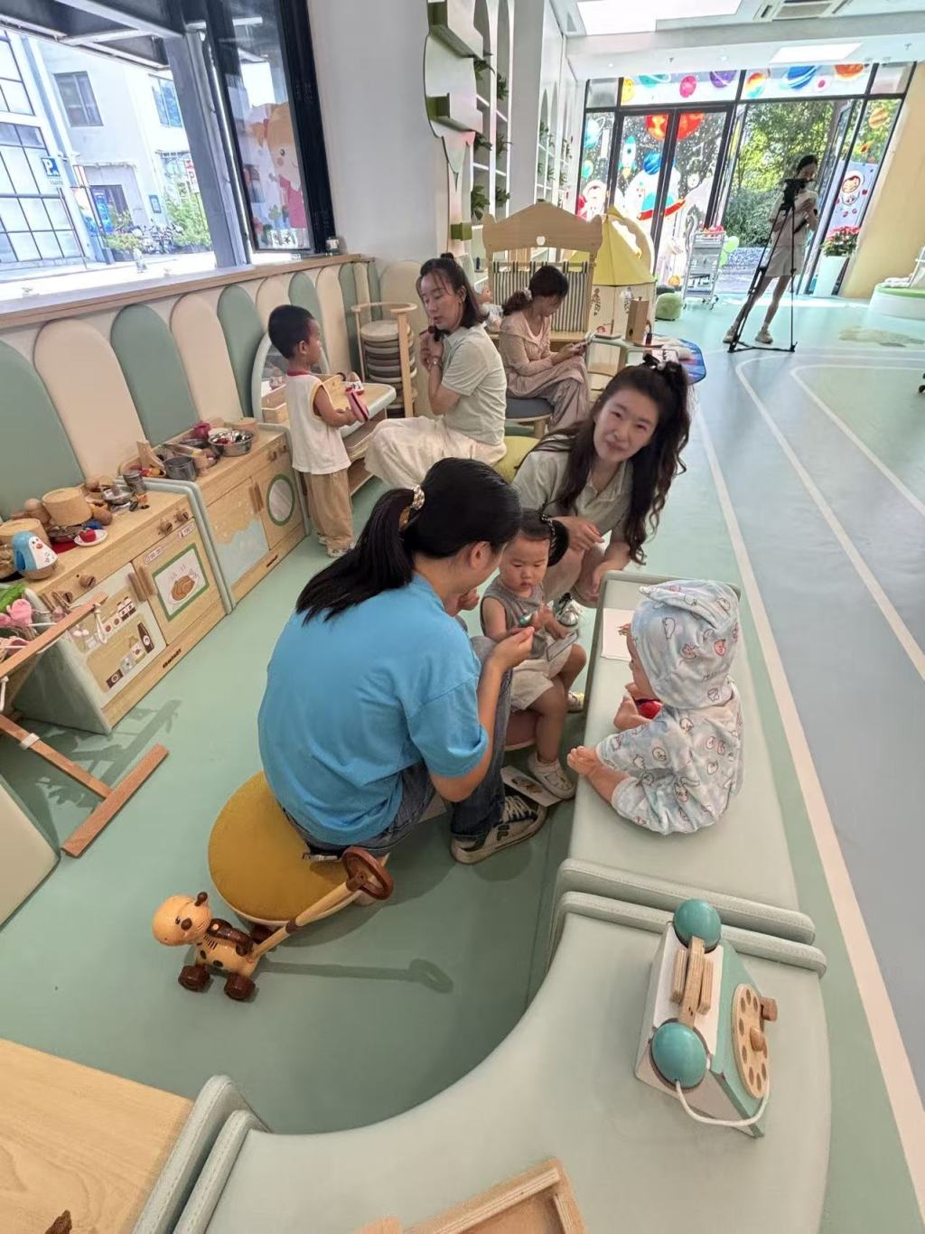 “带娃上班”愿望成真，上海首个开在园区里的托育园有啥不一样？