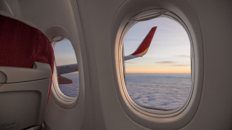 男子在飛機上突發(fā)暈厥，機組人員與醫(yī)生旅客合力救助脫險