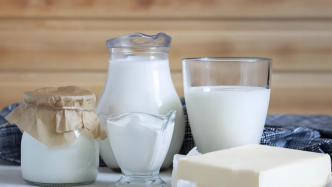 直播带货现挤生鲜奶存安全隐患，专家提醒消费者谨慎购买