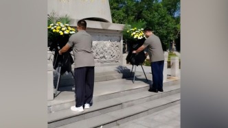 銘記歷史、珍愛和平！市民到烈士陵園獻花籃擦拭墓碑