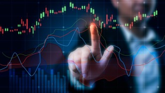 滬指跌0.45%，創(chuàng)指跌2.85%：兩市成交近2.9萬億元，銀行股逆市上漲