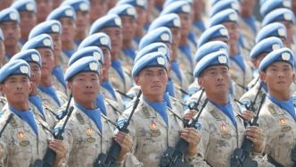 维和部队方队：中国蓝盔，大国担当
