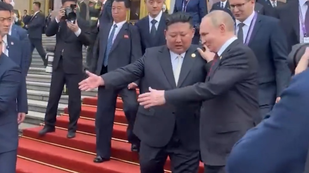 普京與金正恩在京會談，共乘專車、相互禮讓