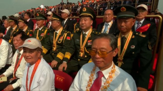 鐘南山佩戴共和國勛章觀看閱兵：非常震撼