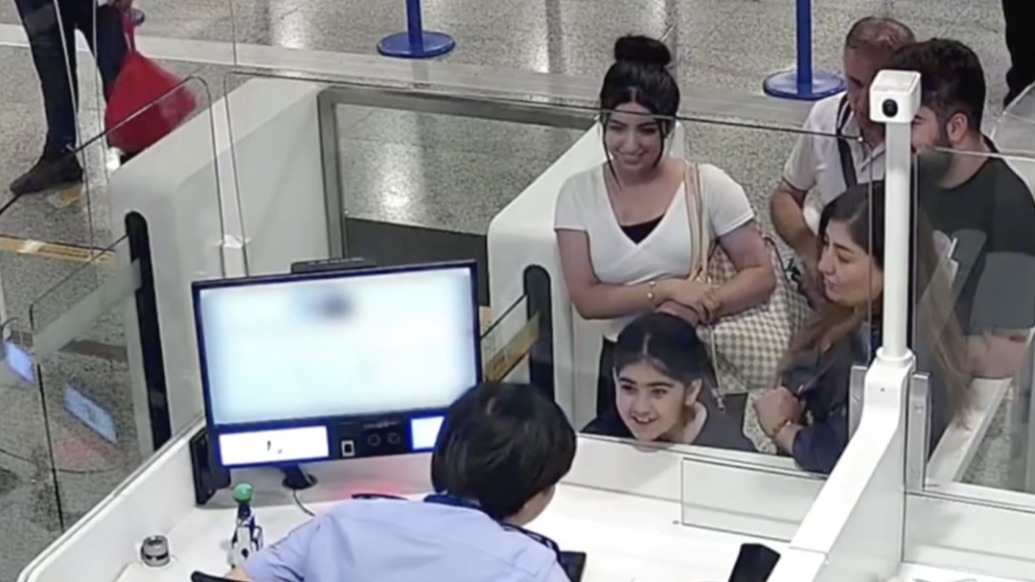 多米尼克小女孩過邊檢時表白中國:你們國家是最棒的