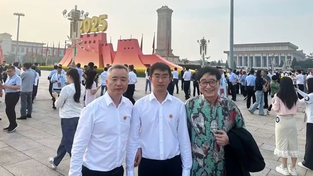 微言大义|朱炳仁祖孙三代同台观礼,很暖心