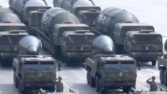 鋼鐵洪流勢不可擋！80年間從“小米加步槍”走向大國重器，“東風(fēng)-5C”液體洲際戰(zhàn)略核導(dǎo)彈亮相