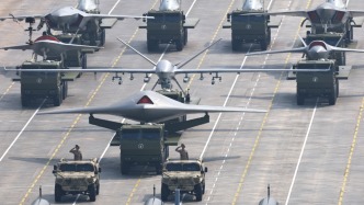 日月谭天丨九三阅兵震撼岛内：钢铁洪流碾碎“台独”幻梦