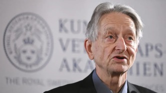 “AI教父”辛頓警告馬斯克和奧特曼：你們的研究或?qū)е氯祟悳缃^