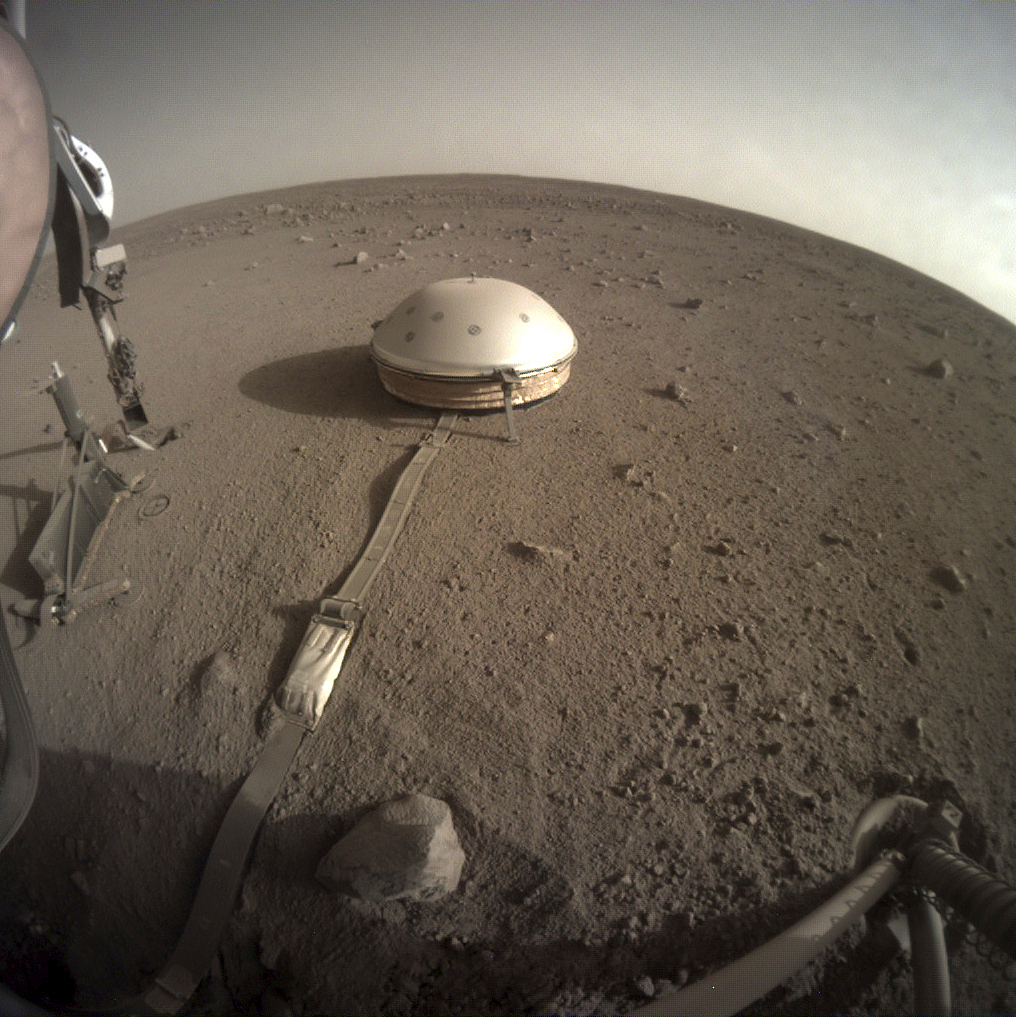 NASA火星地震数据揭示火星内部结构和45亿年前撞击史