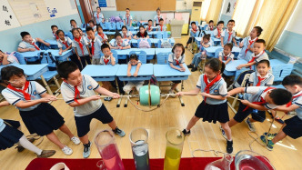 教育部：小學(xué)科學(xué)與初中科學(xué)總課時占比已增至8%-10%