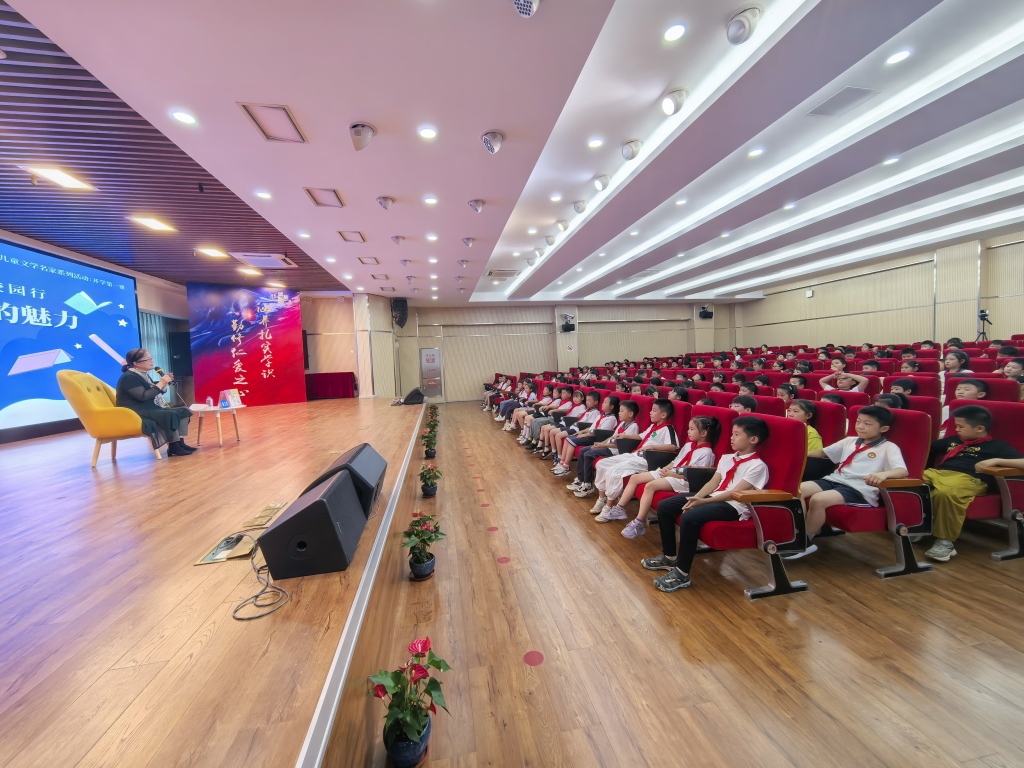 “开学第一课”，秦文君宝山分享经典儿童文学的魅力