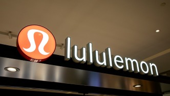 lululemon開盤跌超16%：再次下調(diào)全年業(yè)績指引，預計關稅影響毛利2.4億美元