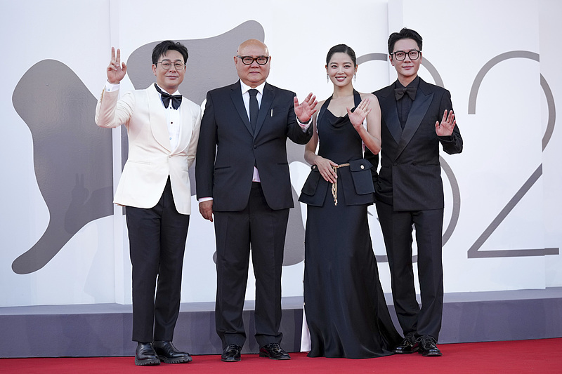 《日掛中天》威尼斯电影节首映，导演：中国电影要关注中国人的精神面貌