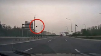 “高架開車遭飛石突襲致面部骨折”續(xù)：協(xié)商未達(dá)一致，兩責(zé)任方拒賠付