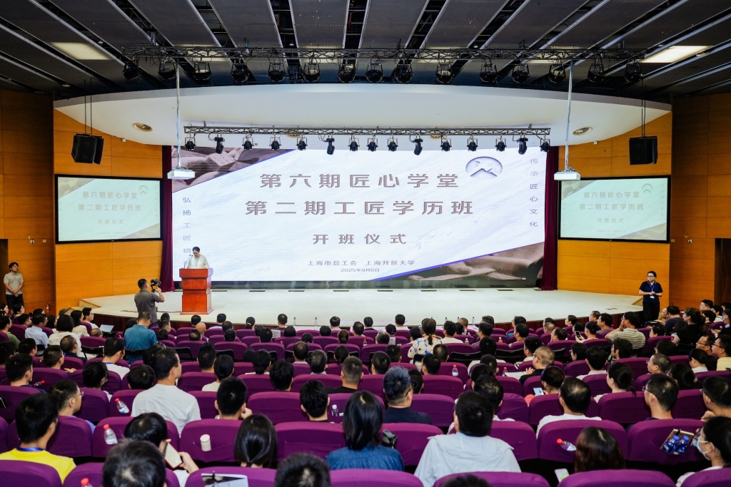 学员年龄从19岁到60岁，上海这个学院为何能出圈？