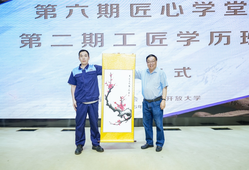 学员年龄从19岁到60岁，上海这个学院为何能出圈？