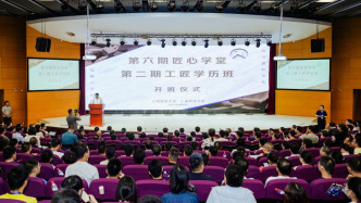 学员年龄从19岁到60岁，上海这个学院为何能出圈？