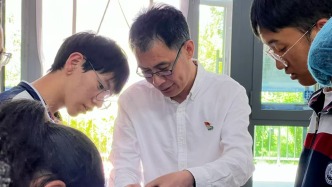 曾被質(zhì)疑也有焦慮，這位上海援青校長為高原孩子點(diǎn)亮AI火種
