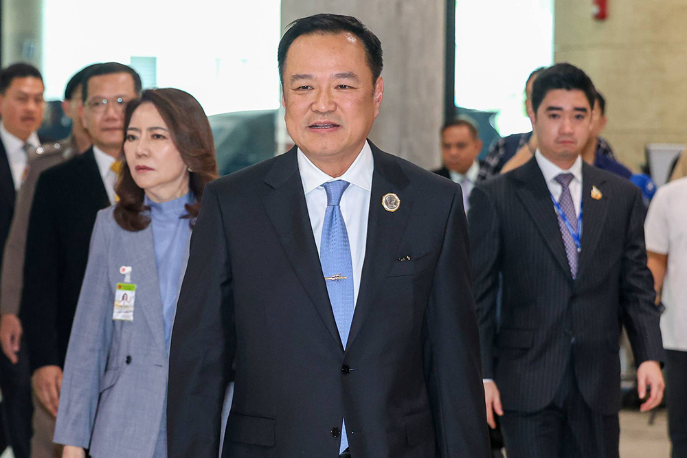 泰国国王批准阿努廷·参威拉军出任总理