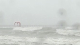 台风“塔巴”在广东台山市登陆，登陆时中心附近最大风力11级