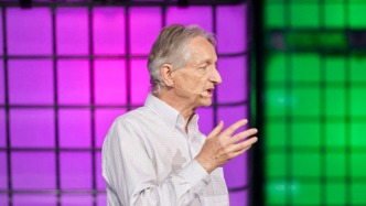 AI教父辛頓：AI正在壓縮入門級崗位，變富的只會是少數(shù)人