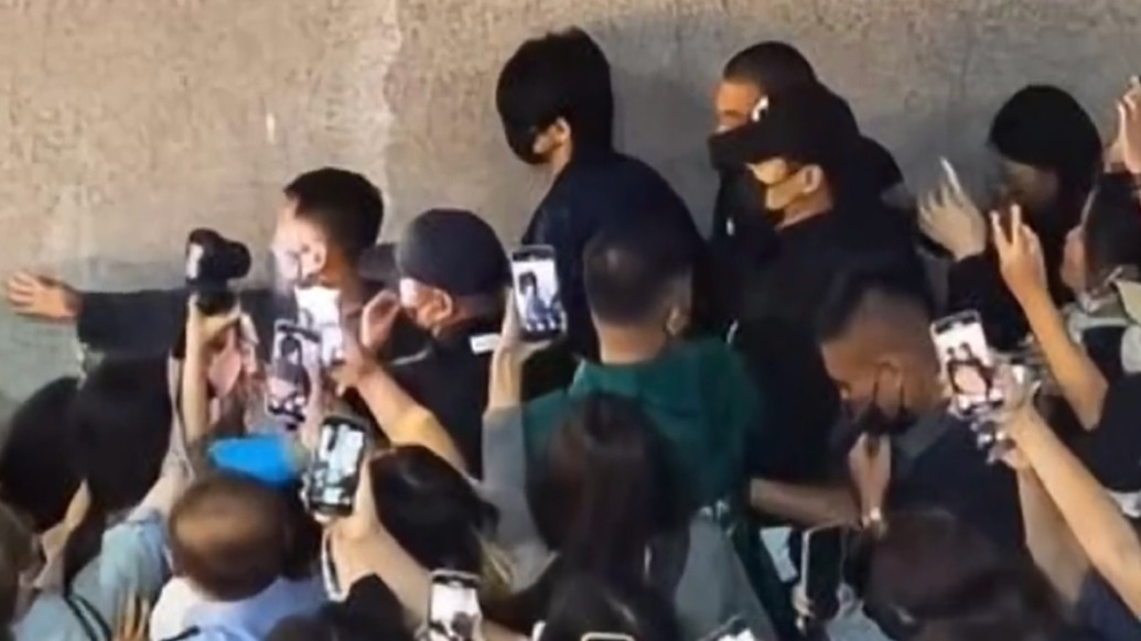 官方通报演员刘轩丞被大量粉丝围堵:个别旅客摔倒,无人员伤亡