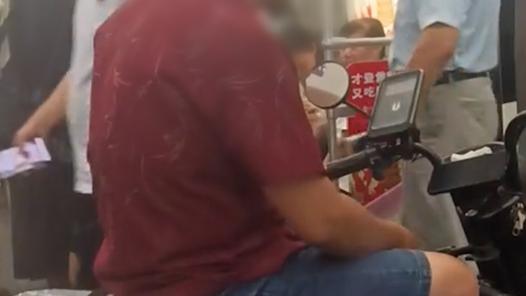 電動車出現(xiàn)在武漢地鐵車廂,客服:屬違禁品,具體情況未掌握