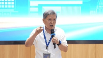 王樹國、曹德旺，與50名新生及家長面對面