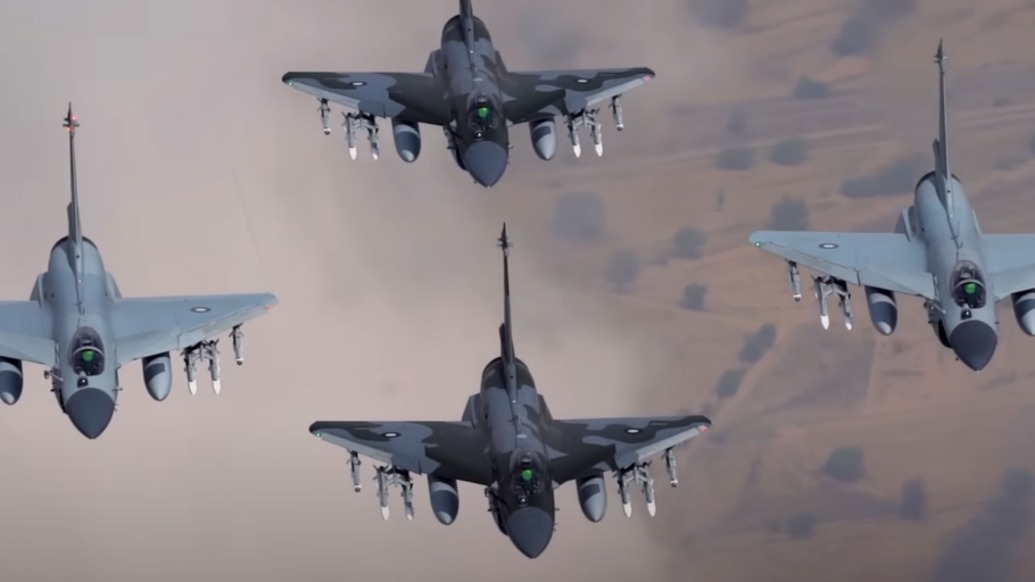 巴基斯坦最新空軍宣傳片:殲-10CE和“梟龍”成排面擔(dān)當(dāng)