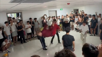 “以武会友”！西安体育学院学生演绎多种传统武术招式