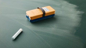 廣西桂平通報男教師被指與女學生維持不當關(guān)系：存生活作風問題，已停職