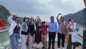国际旅游联合会主席点赞宜昌，多国游客乘船翻越葛洲坝