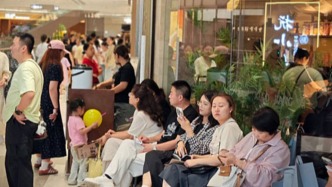 一线城市核心商圈排队两小时，“发光江西菜”俘获年轻的心