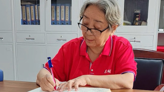 高校退休教師8年寫上百萬(wàn)字反詐筆記