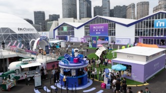 2025外滩大会丨你“滩”上大事了！按摩、诊断、制作咖啡……探营“机器人小镇”