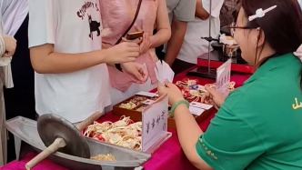 新生报到解锁新体验：亲手做药材香囊，安神又有仪式感