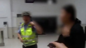 檢查站前換座露馬腳，女子科目四屢考不過買駕照上路被拘留