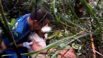 老人走失3天被找到，救援隊員：30余人搜遍3座山，其靠喝雨水維生