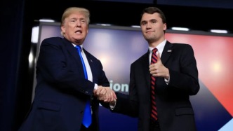 特朗普回应政治盟友遭枪杀：“美国的黑暗时刻”