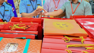 中秋節(jié)臨近，多地提醒限制月餅等商品過度包裝