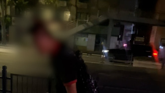 深夜護(hù)送迷路盲人被說(shuō)“謝謝東北大哥”，小伙：俺是河南的