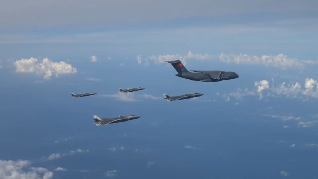 “雙20”列陣長空告慰革命先烈，飛行員空空對話公開