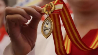 第50屆南丁格爾獎(jiǎng)?lì)C獎(jiǎng)大會在京舉行，韓正為中國獲獎(jiǎng)?wù)哳C獎(jiǎng)