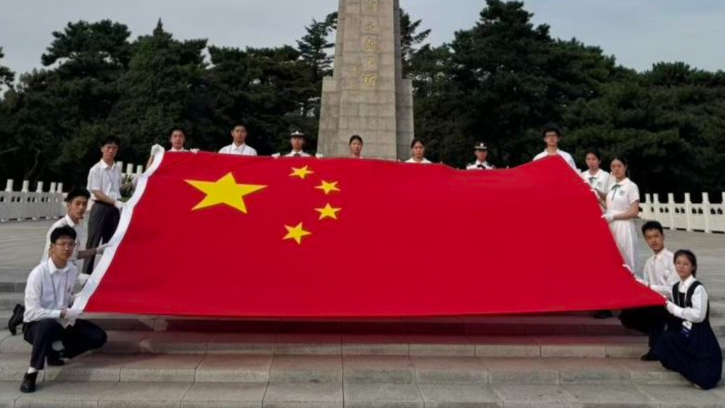香港師生帶著天安門(mén)國(guó)旗來(lái)到沈陽(yáng)，志愿軍烈士們一定看到了！