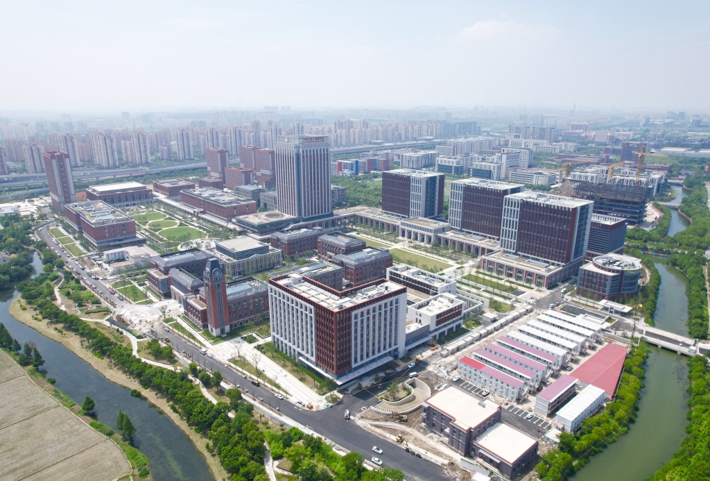 上海交通大学医学院浦东校区正式启用，迎来首批新生